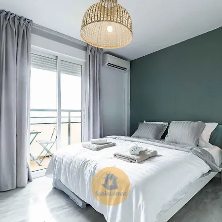 Sublime Spacious Penthouse, Sea And Mountain View アパート *