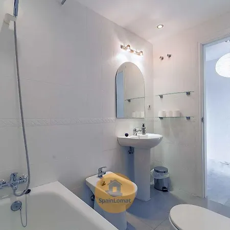 Sublime Spacious Penthouse, Sea And Mountain View アパート ベナルマデナ