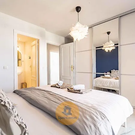 Sublime Spacious Penthouse, Sea And Mountain View * ベナルマデナ