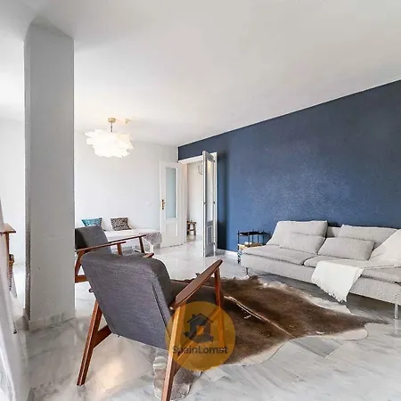 Sublime Spacious Penthouse, Sea And Mountain View アパート