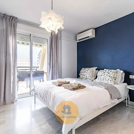 Sublime Spacious Penthouse, Sea And Mountain View ベナルマデナ