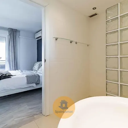 Sublime Spacious Penthouse, Sea And Mountain View アパート